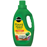 Miracle-Gro Pour & Feed 1006002 Plant Food, 32 oz Bottle, Liquid, 0.02-0.02-0.02 N-P-K Ratio